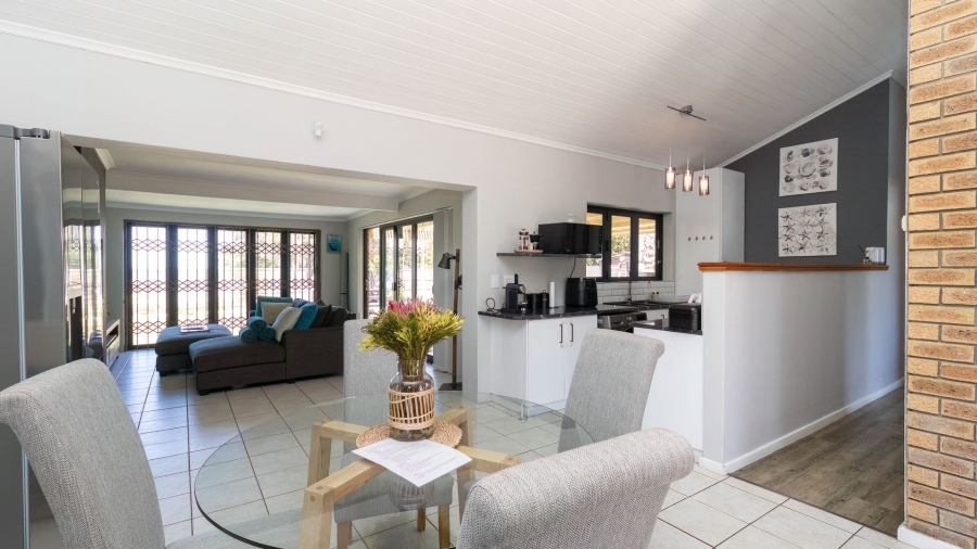 4 Bedroom Property for Sale in Sandbaai Western Cape